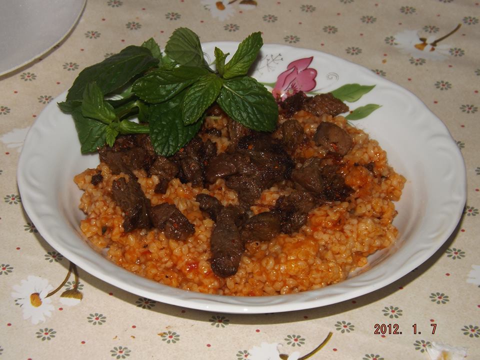 Etli Domatesli Bulgur Pilavı Tarifi