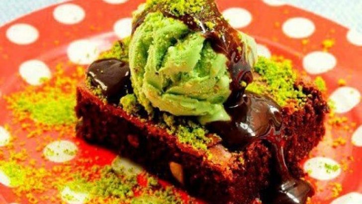 Dondurmalı Antep Fıstıklı Brownie Tarifi
