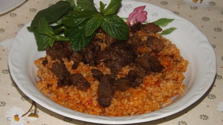 Etli Domatesli Bulgur Pilavı Tarifi