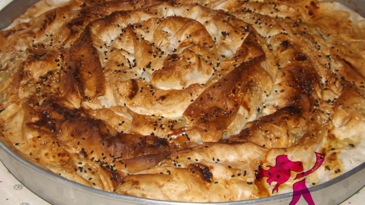 Kıymalı Ispanaklı Börek (Hazır Yufkadan)