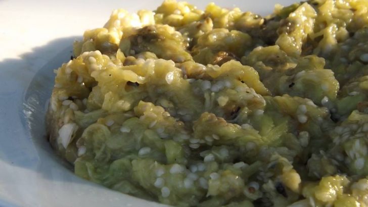 Közlenmiş Patlıcan Salatası Tarifi