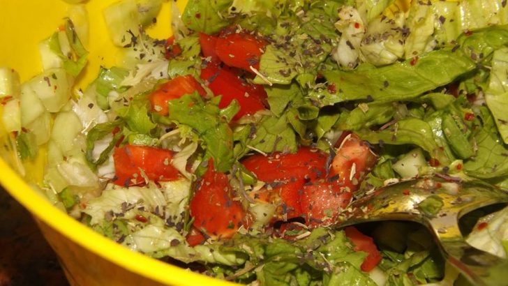 Zeytinyağlı Klasik Salata Tarifi