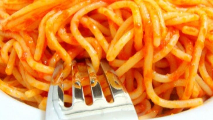 Salçalı Kolay Spagetti Makarna Tarifi