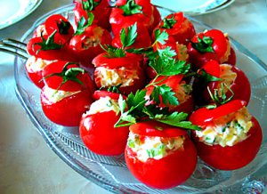 rus salatası domates dolmasi
